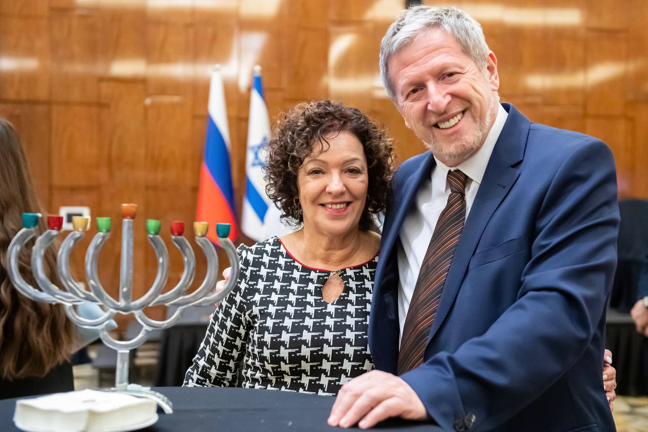 Израильская Правда. Посол Израиля в России Александр Бен Цви и его супруга Эдна Бен Цви завершают дипломатическую карьеру