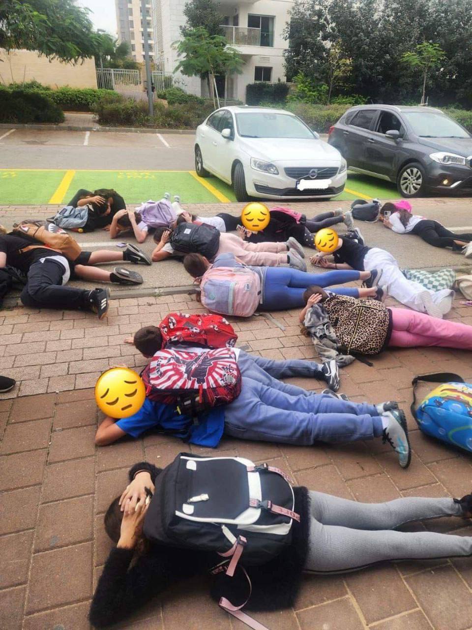 Израильская Правда. Сирена в Герцлии застала детей, когда они возвращались со школы