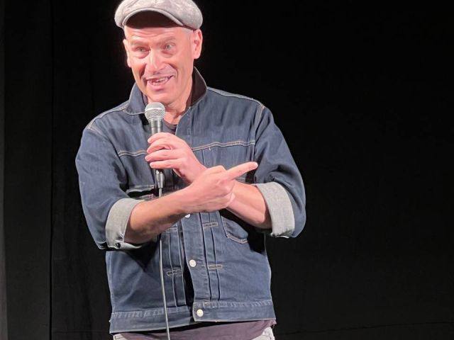 Израильская Правда. Израильские комики бесплатно выступили для жителей Ашкелона