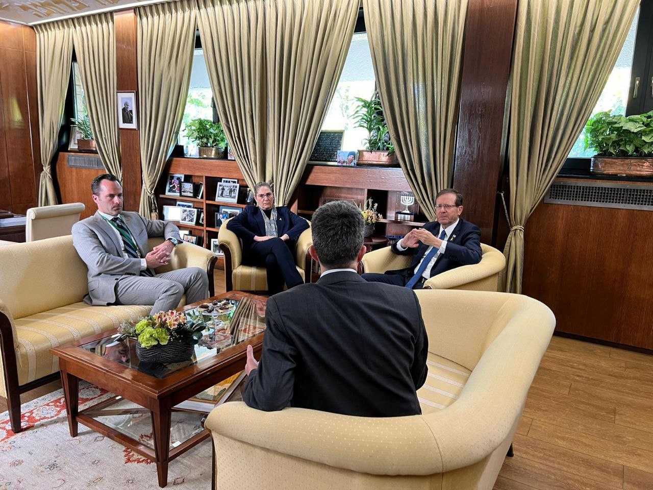 Израильская Правда. президент Израиля Ицхак Герцог встретился сегодня в Иерусалиме с высокопоставленными представителями глобального руководства TikTok —