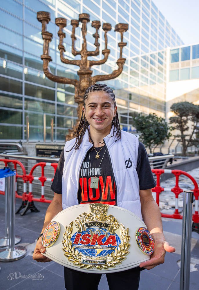 Израильская Правда. Нили Блок израильская спортсменка выступающая в кикбоксинге и тайском боксе.