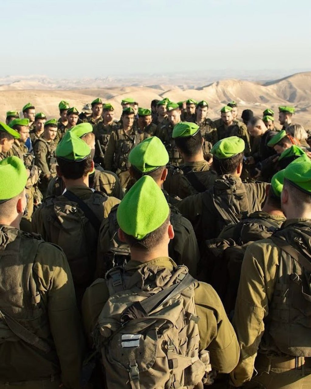 Израильская Правда. Бойцы спецподразделения «Сайерет Нахаль» после марш-броска получили зеленые береты