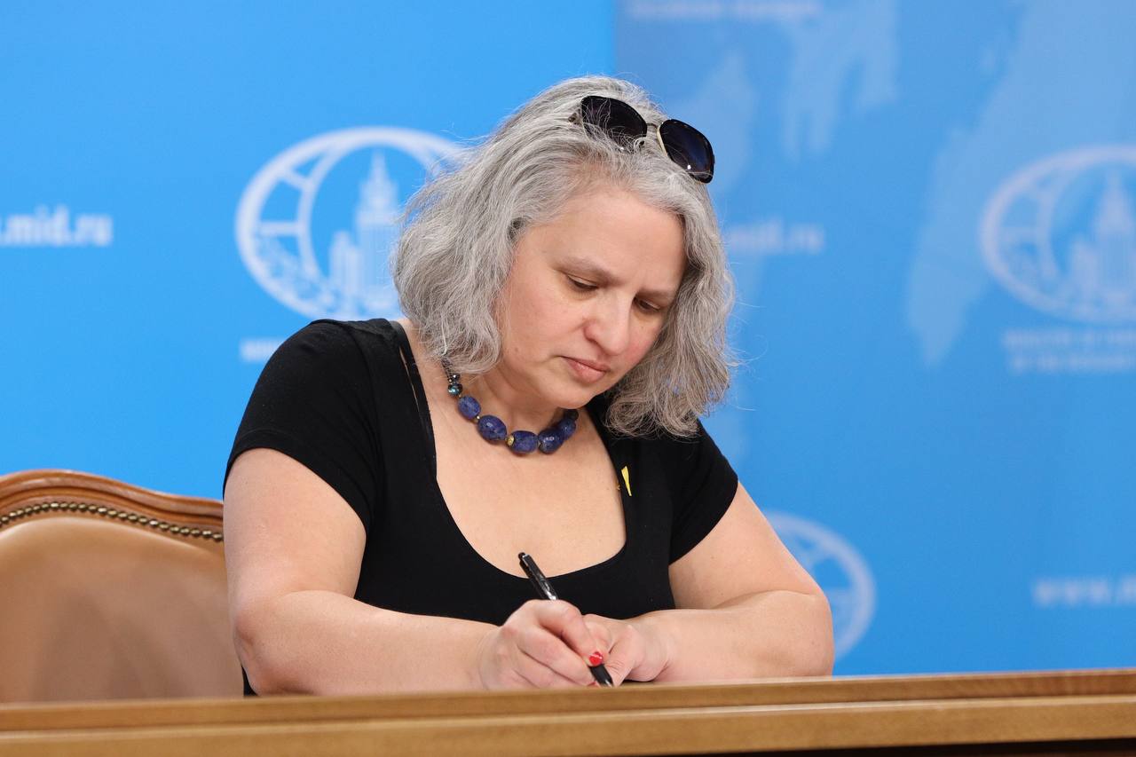 Израильская Правда. Посол Израиля Симона Гальперин подписала книгу соболезнований в Министерстве иностранных дел Российской Федерации