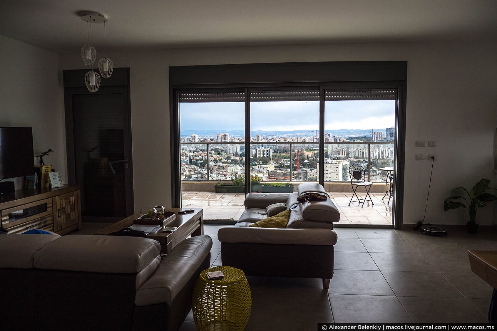 Израильская Правда. по состоянию на июль 2023 года в Израиле насчитывалось около 2.9 миллиона квартир и единиц жилого жилья.