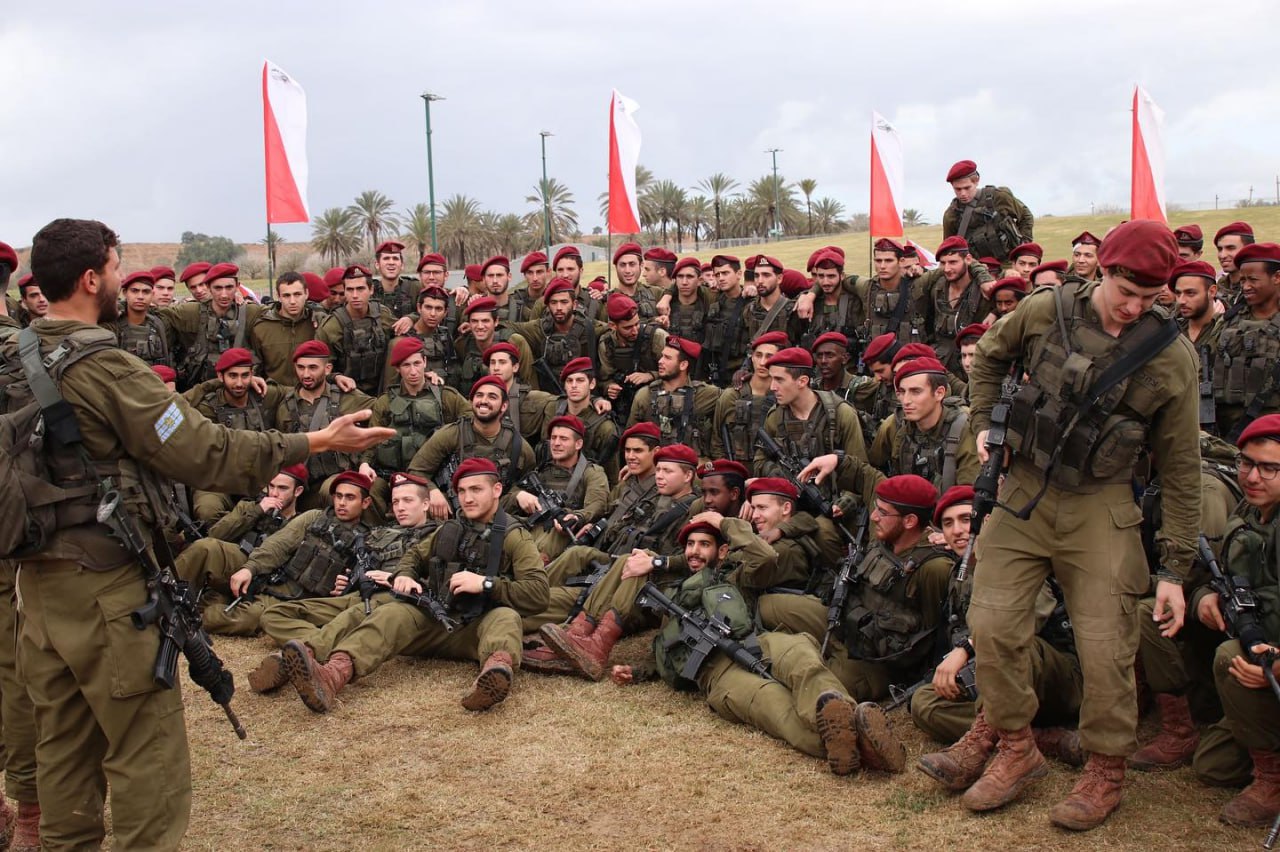 Израильская Правда. Десантники призыва август 2023 Закончив курс молодого бойца марш-броском, получили красные береты