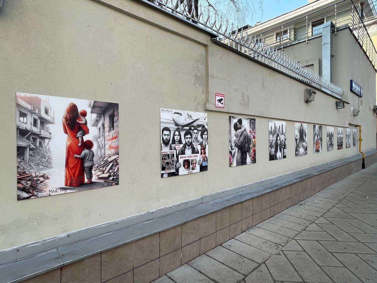 Израильская Правда. у посольства Израиля в Москве в рамках выставки «Женщины 8 октября»