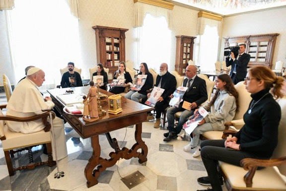 Израильская Правда. Представители семей похищенных встретились с Папой Римским