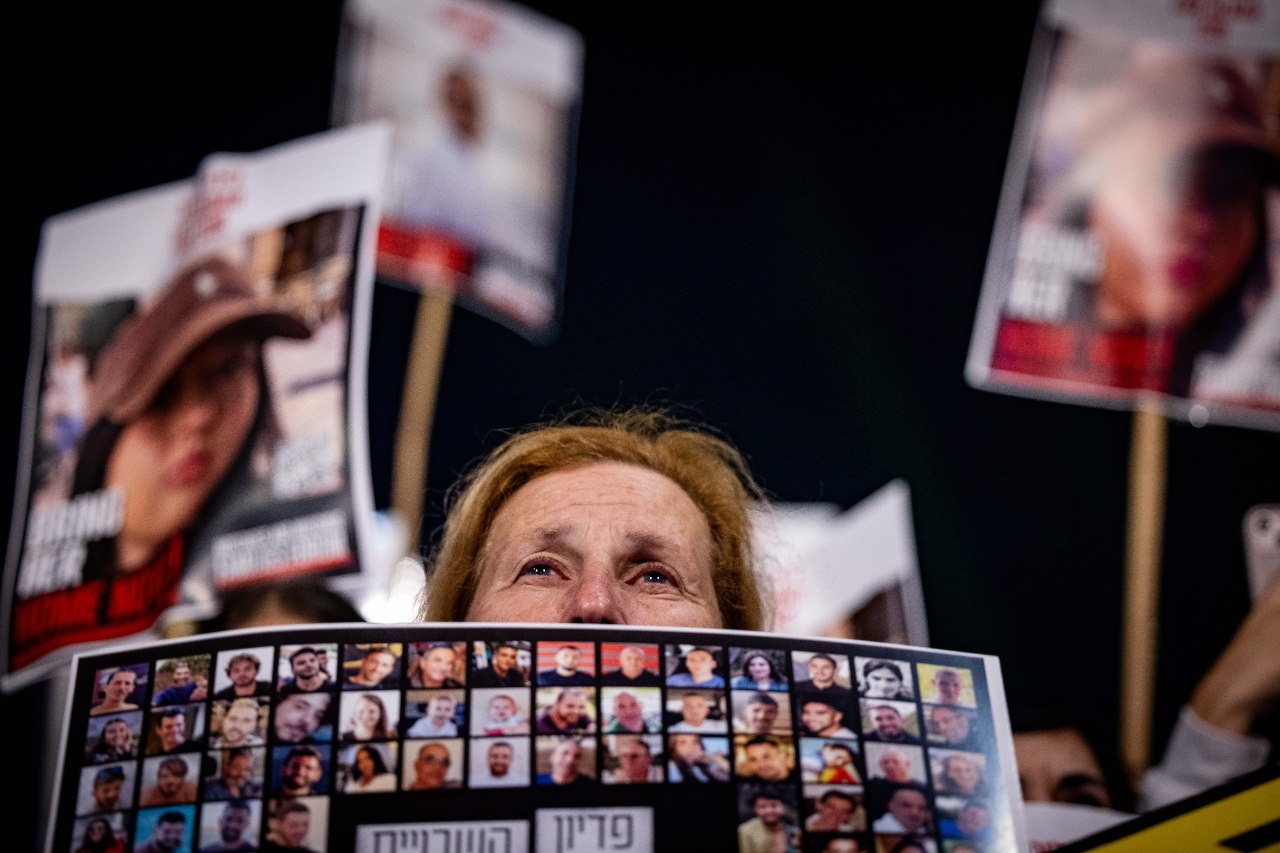 Израильская Правда. тысячи израильтян собрались возле Кнессета в Иерусалиме на акцию протеста.