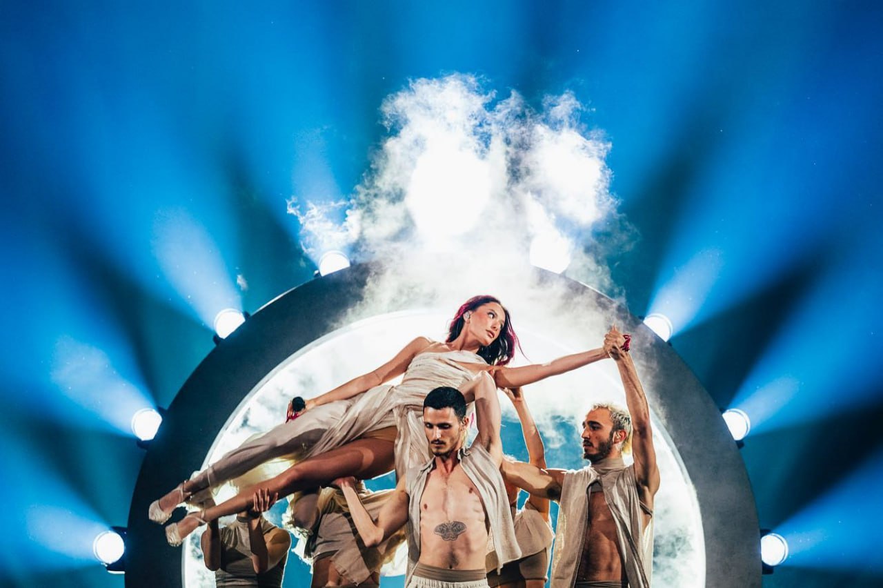 Израильская Правда. Кадры с первой 30-ти минутной репетиции номера Эден Голан на песню «Ураган».