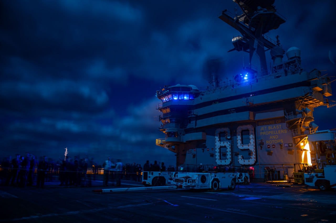 Израильская Правда. К берегам Израиля идет авианосец «Дуайт Эйзенхауэр»