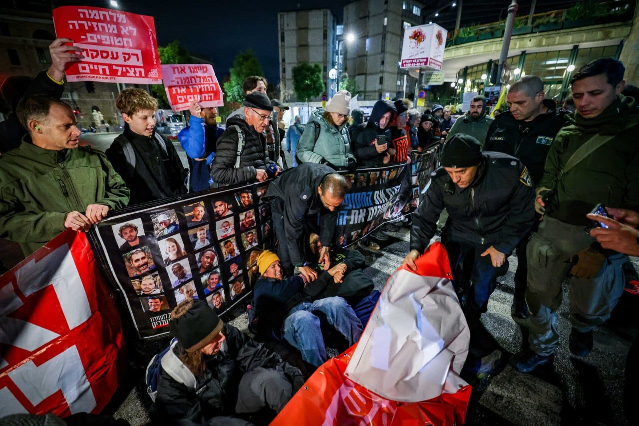 в Иерусалиме во время демонстрации, требующей немедленного освобождения заложников ХАМАСа