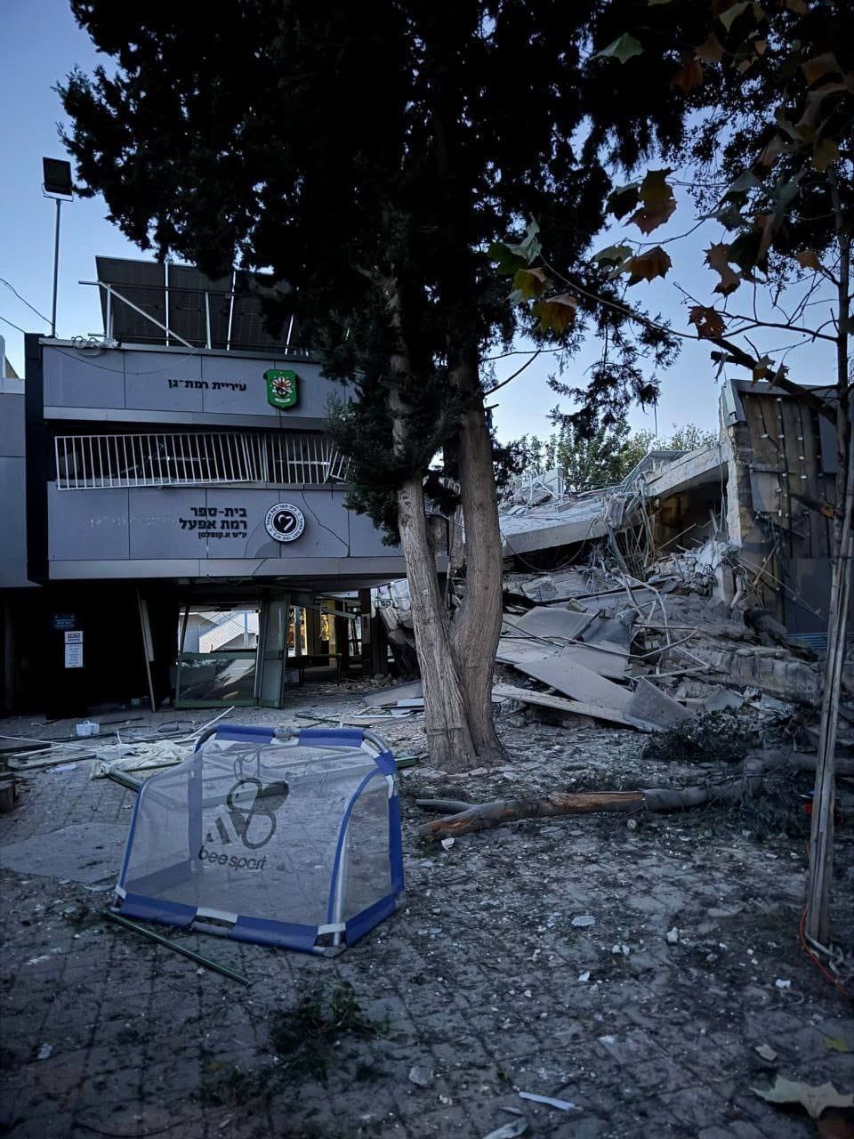 Так выглядит начальная школа в центре Израиля после ночной ракетной атаки йеменских хуситов.