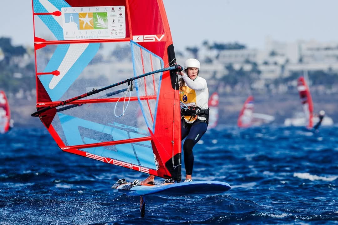 Израильтянка Шахар Тиби выиграла серебряную медаль   в классе Iqfoil