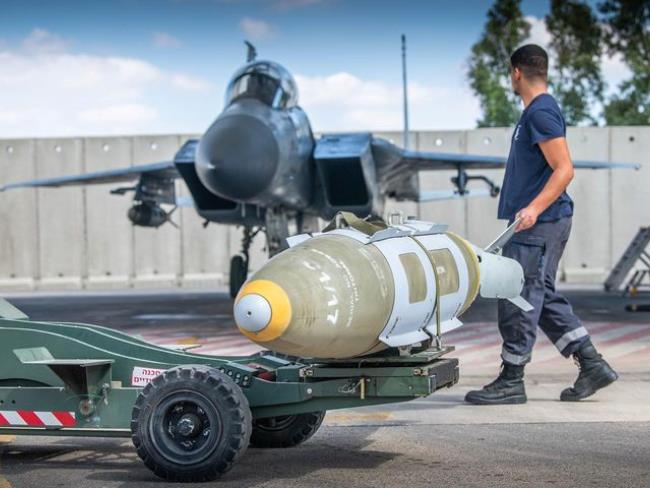 В Израиле приземлились десятки американских самолетов с боеприпасами