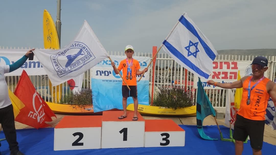 9-летний мальчик победил на соревнованиях по сапсёрфингу для взрослых