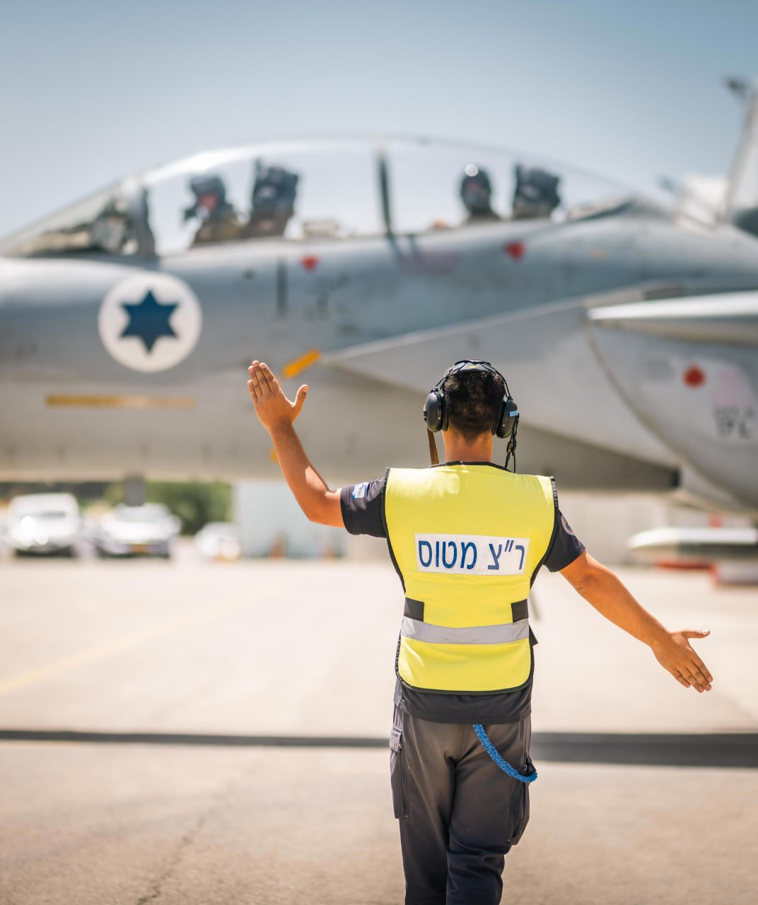15 истребителей ВВС нанесли удары по целям режима террора хуситов в морских портах Ходейда и Ас-Салиф