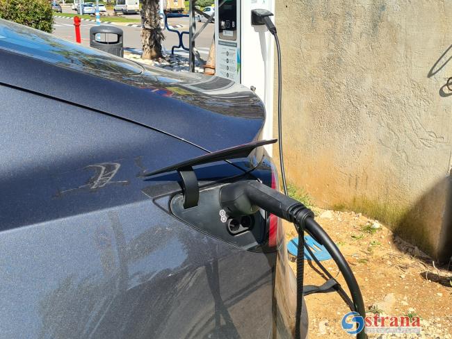 С портовых складов в Хайфе угнали 23 электромобиля