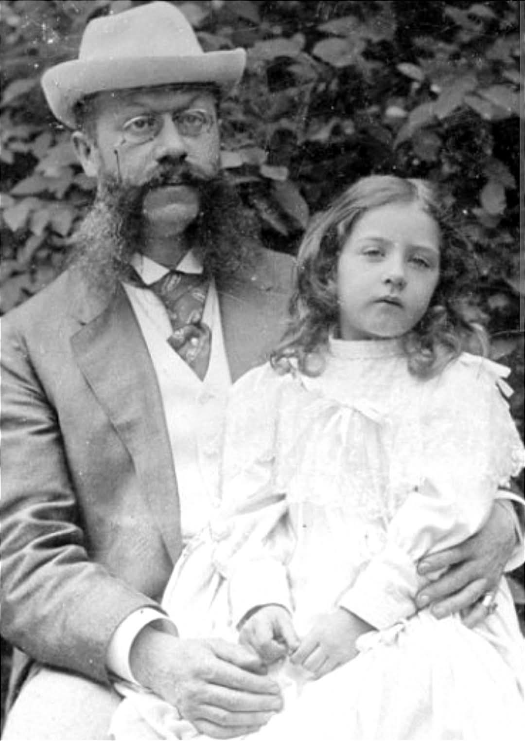 Мерседес с папой Карлом Бенцем