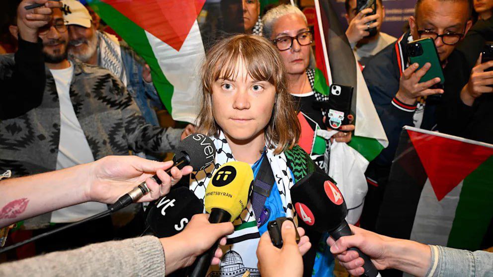 Грета Тунберг вернулась в Стокгольм.