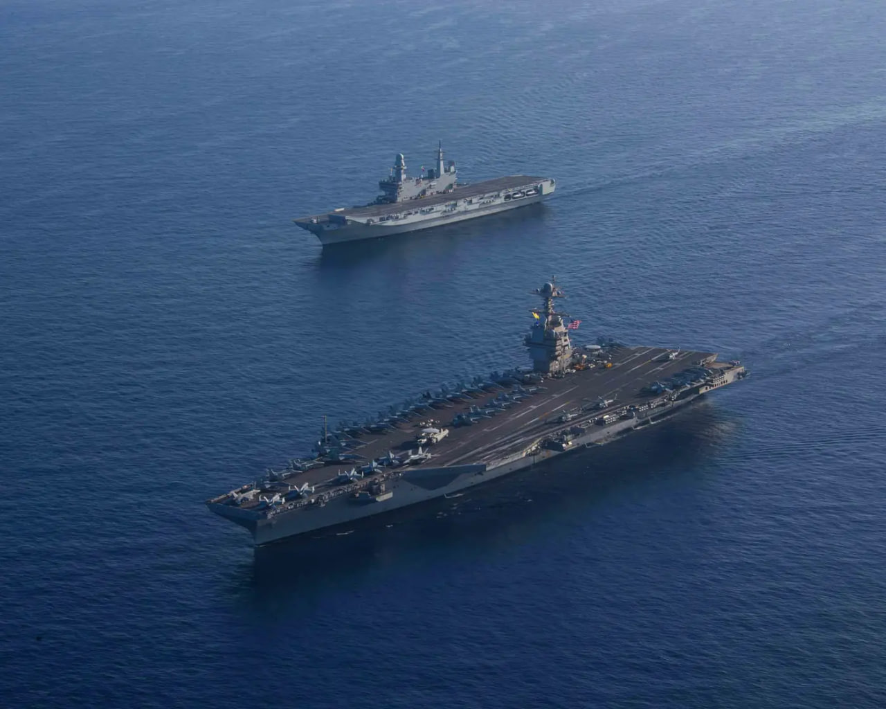 Второй американский авианосец направляется на Ближний Восток.