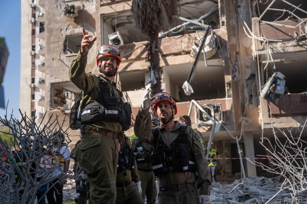 Командующий тылового командования на месте крушения в Холоне